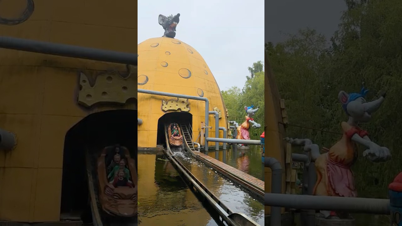 I found the most BIZARRE theme park... 🤨🎢