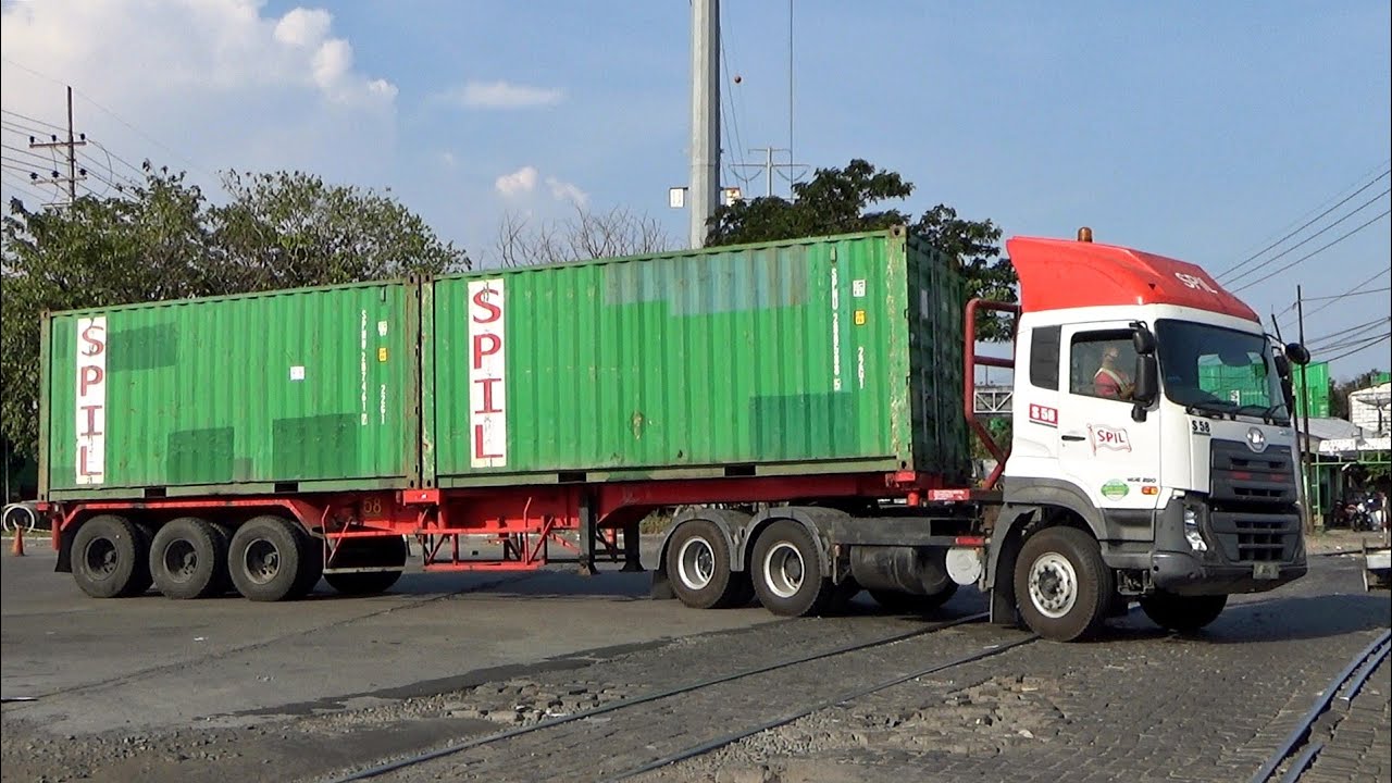 Truk di Sekitar Pelabuhan Tanjung Perak | Mei 2021