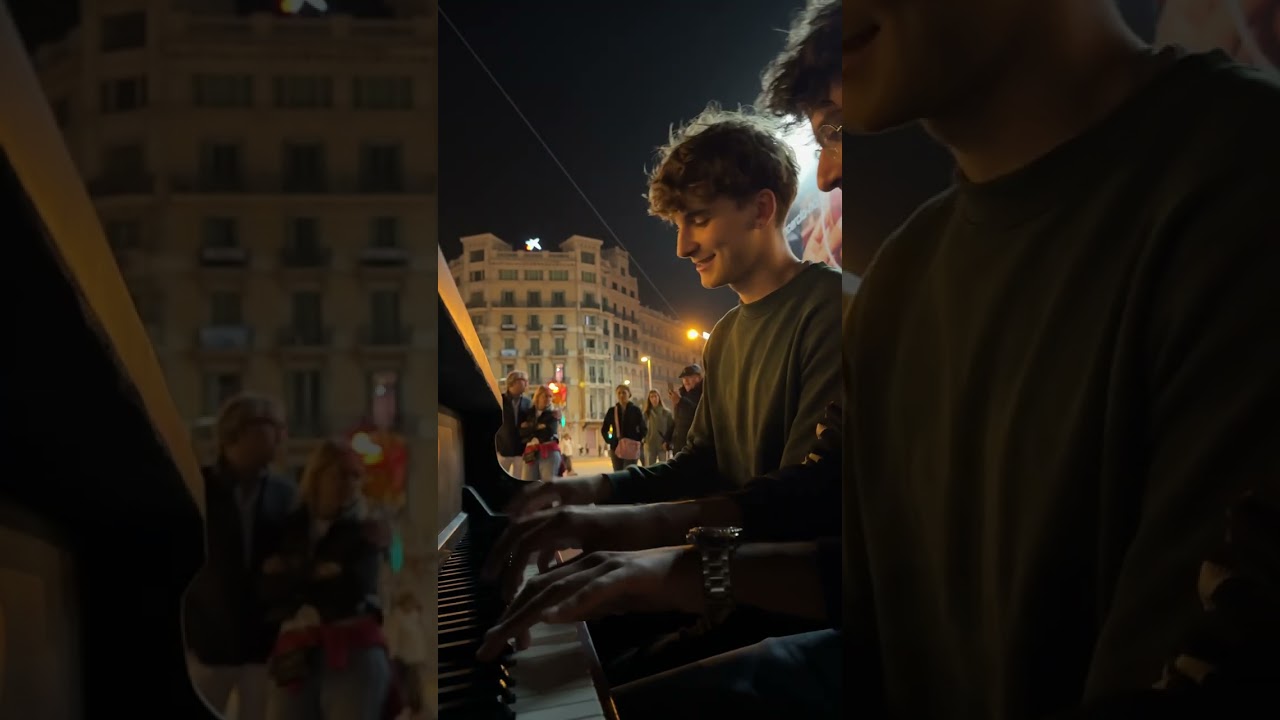 ‘River Flows in You’ x ‘Faded’ | 4-Hands Piano Duet on Public Piano