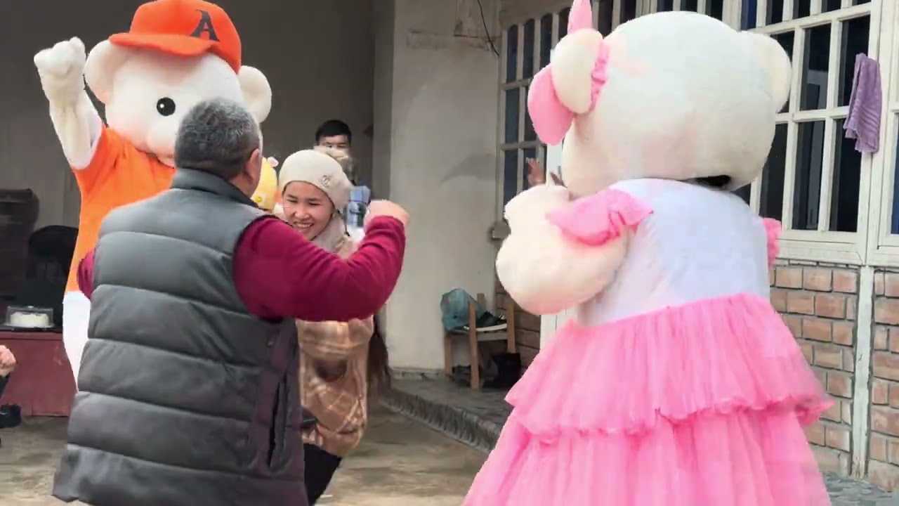 Кадамжай району Алга айылында.Уул,кыздарынан апасына белек 30.11.25