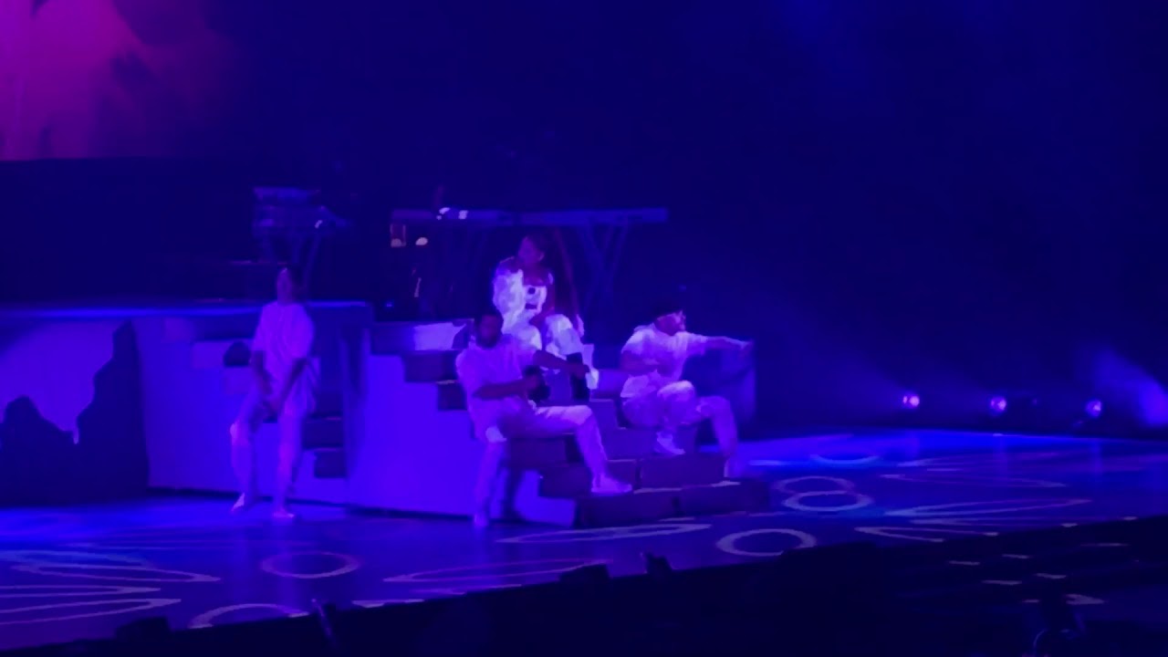Ariana Grande concert 170919 in Taipei - knew better/forever boy