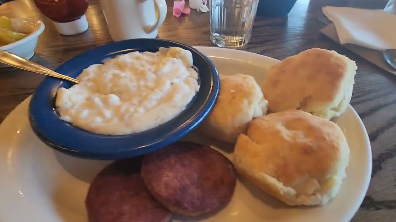 CRACKER BARREL CALM BEFORE THE STORM ❄️❄️❄️☃️☃️☃️