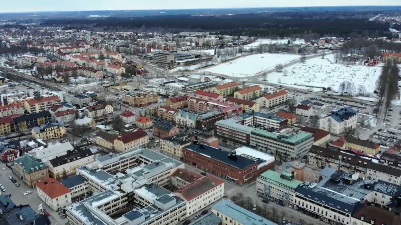 Mer än hälften av svenskarna vill förbjuda böneutrop - Nyheterna (TV4)