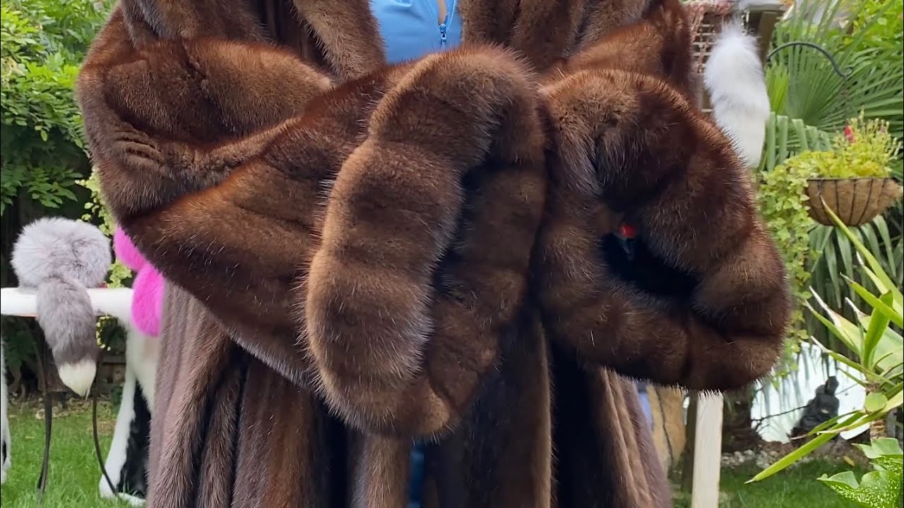Magnificent XXXL SAGA MINK FUR coat from @LoraFox
