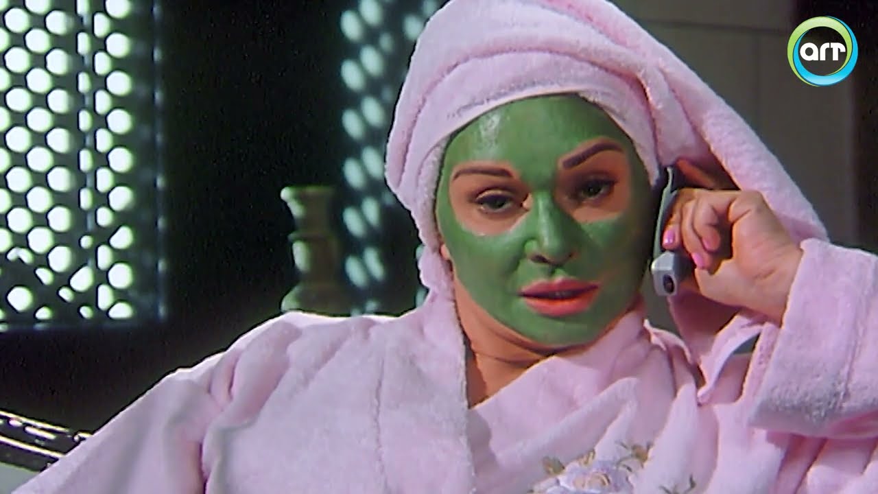 لما أمك و أبوها يلحقوكم انت وعروستك على شهر العسل 😅 |  فيلم عريس من جهة امنية