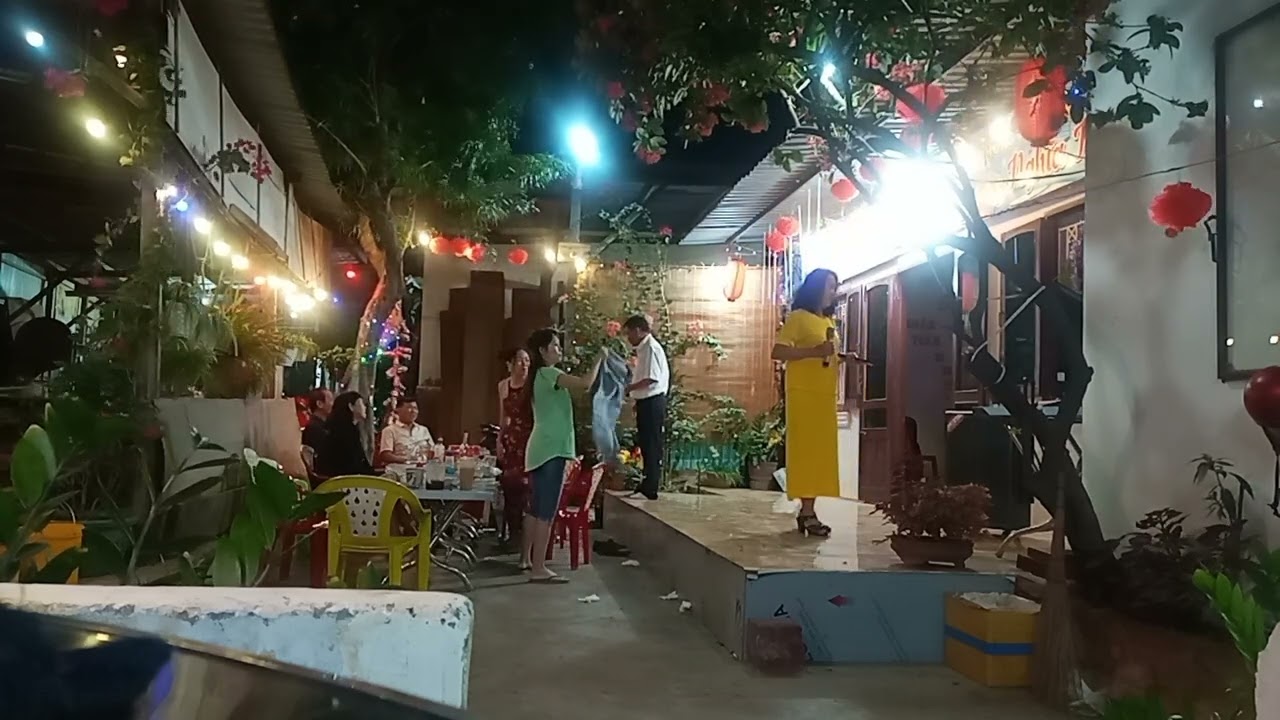 gia đình xum họp mùng 2