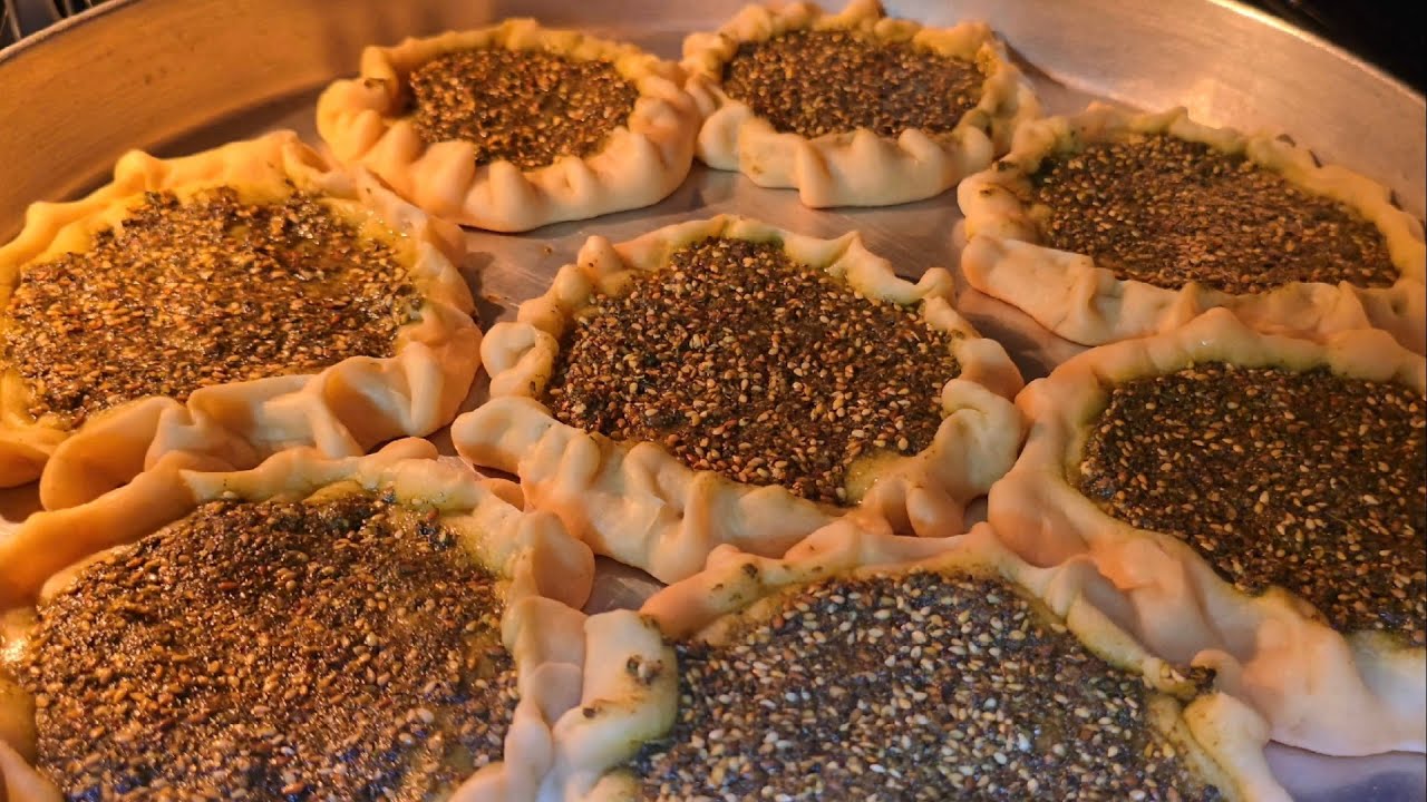 مناقيش الزعتر الفلسطيني 🇵🇸 الذ مناقيش حتجربوها 👌 واسهل واحلى عجينة طرية مع سر التسوية والطعم الخطير