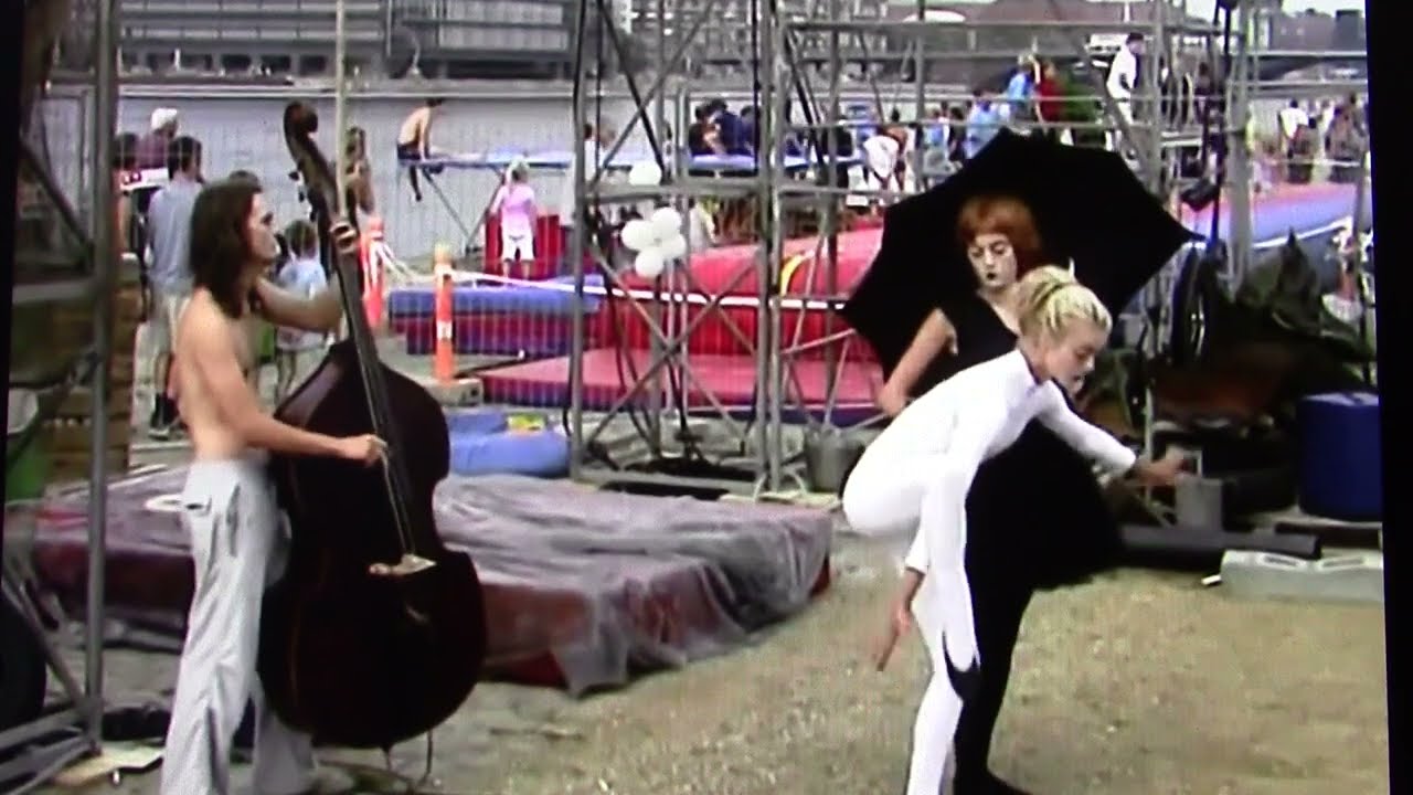 A.F.U.K. 2001. *Perlmutters.dk 656