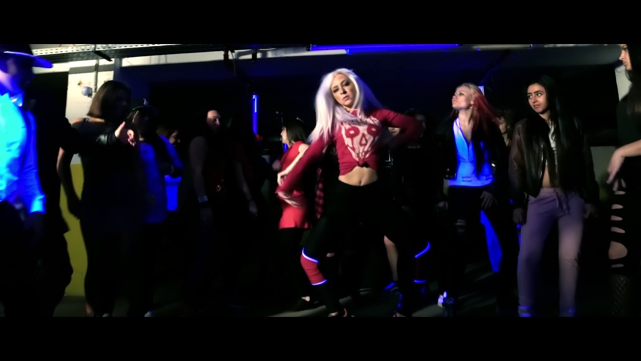 L.L. Junior - Neon l&aacute;nyai (Hivatalos Videoklip)