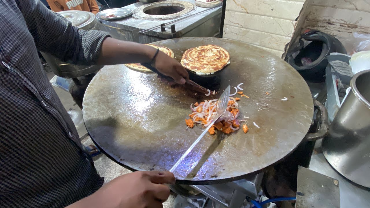 Kolkata style chicken paratha roll | Indian street food 
