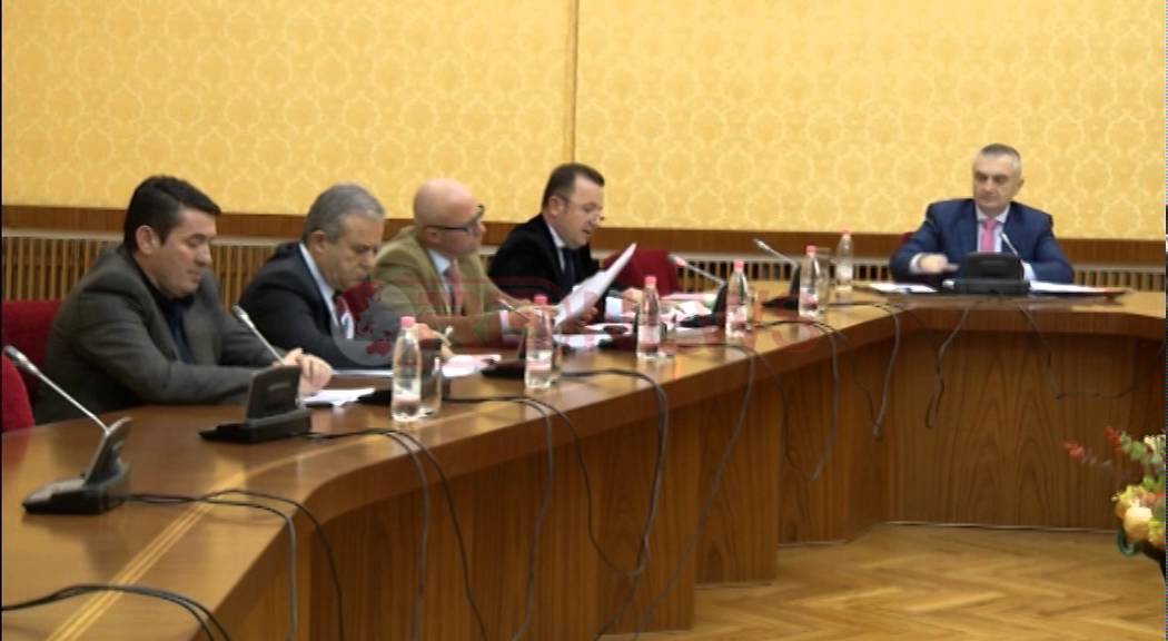 Mandati i Kok&euml;dhim&euml;s, K&euml;shilli i Rregullores vendos ta &ccedil;oj&euml; n&euml; Gjykat&euml;n Kushtetuese- Ora News