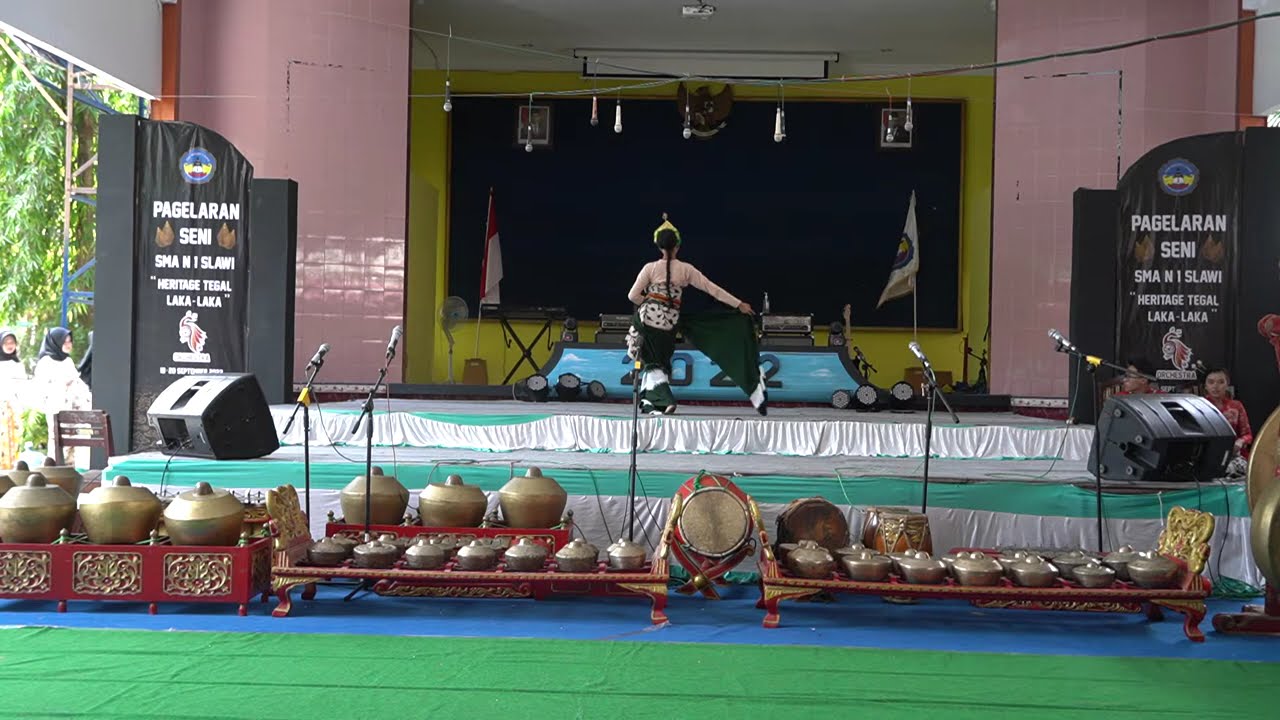 PAGELARAN SENI SMAN 1 SLAWI (PROYEK KEARIFAN LOKAL) - 