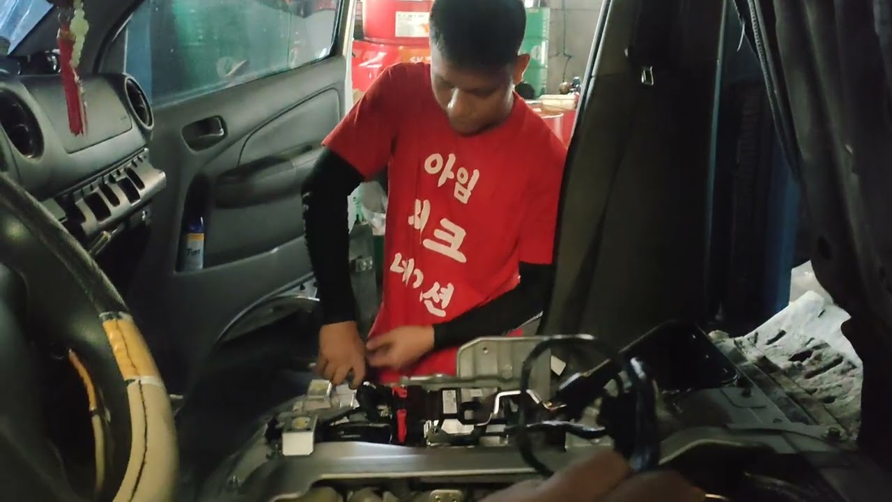 NISSAN URVAN NV350 , issue : key on not working