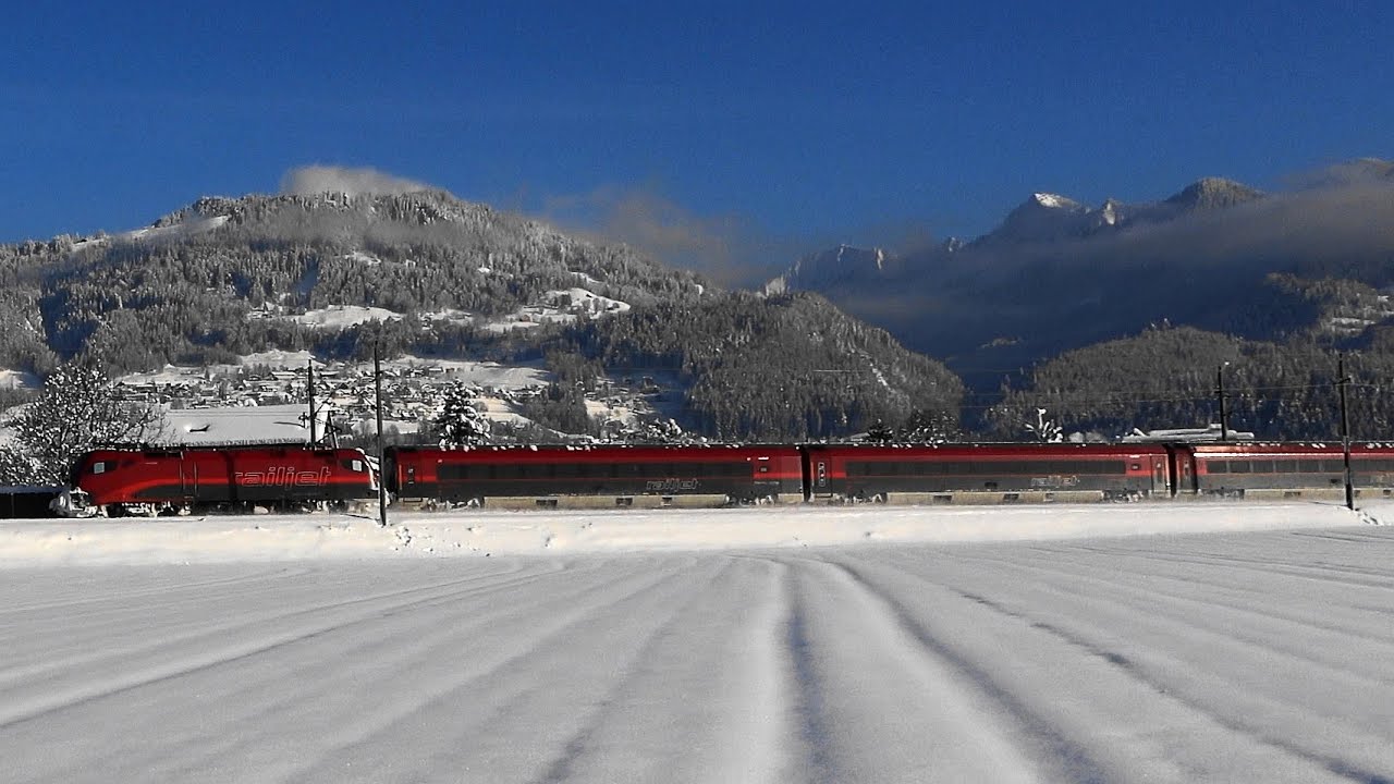 Winter in Vorarlberg. &Ouml;BB Z&uuml;ge in Winteridylle mit Schnee❄, Sonne ☀& Bergpanorama🏔