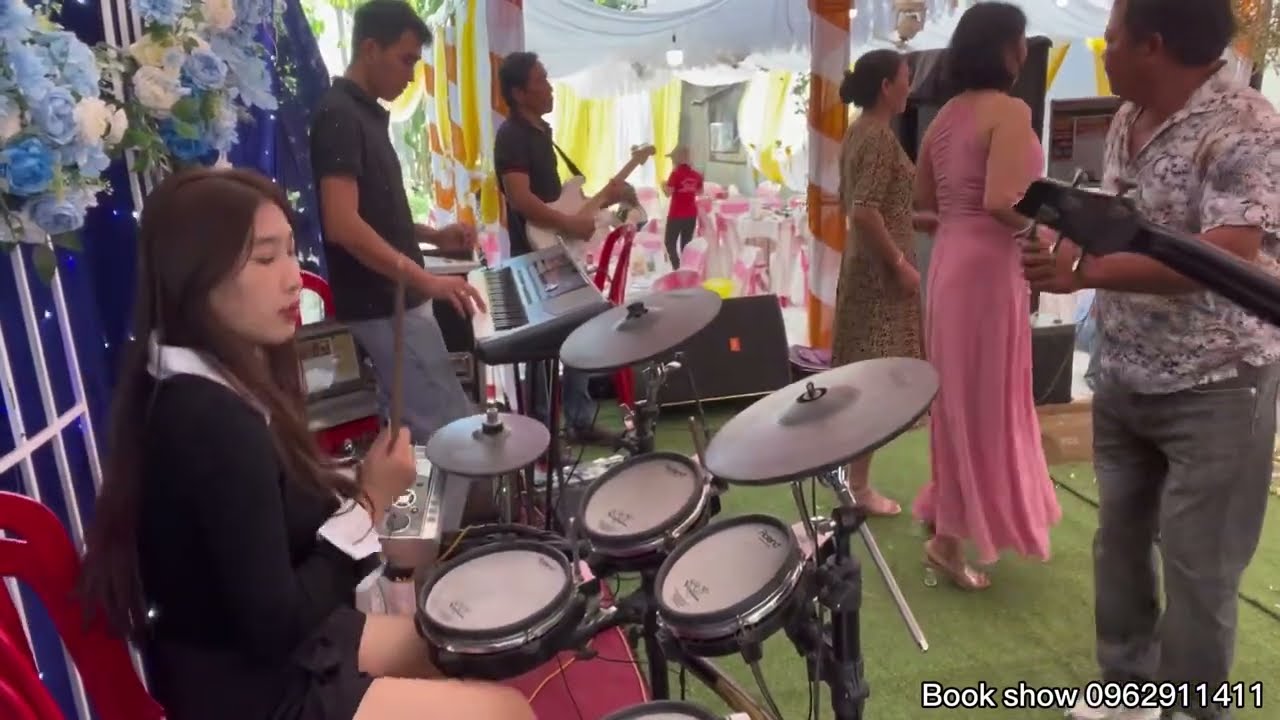 Ô Me Ly Giọng Ca Chót Vót Và Vũ Đoàn Vui / NiNi Drum