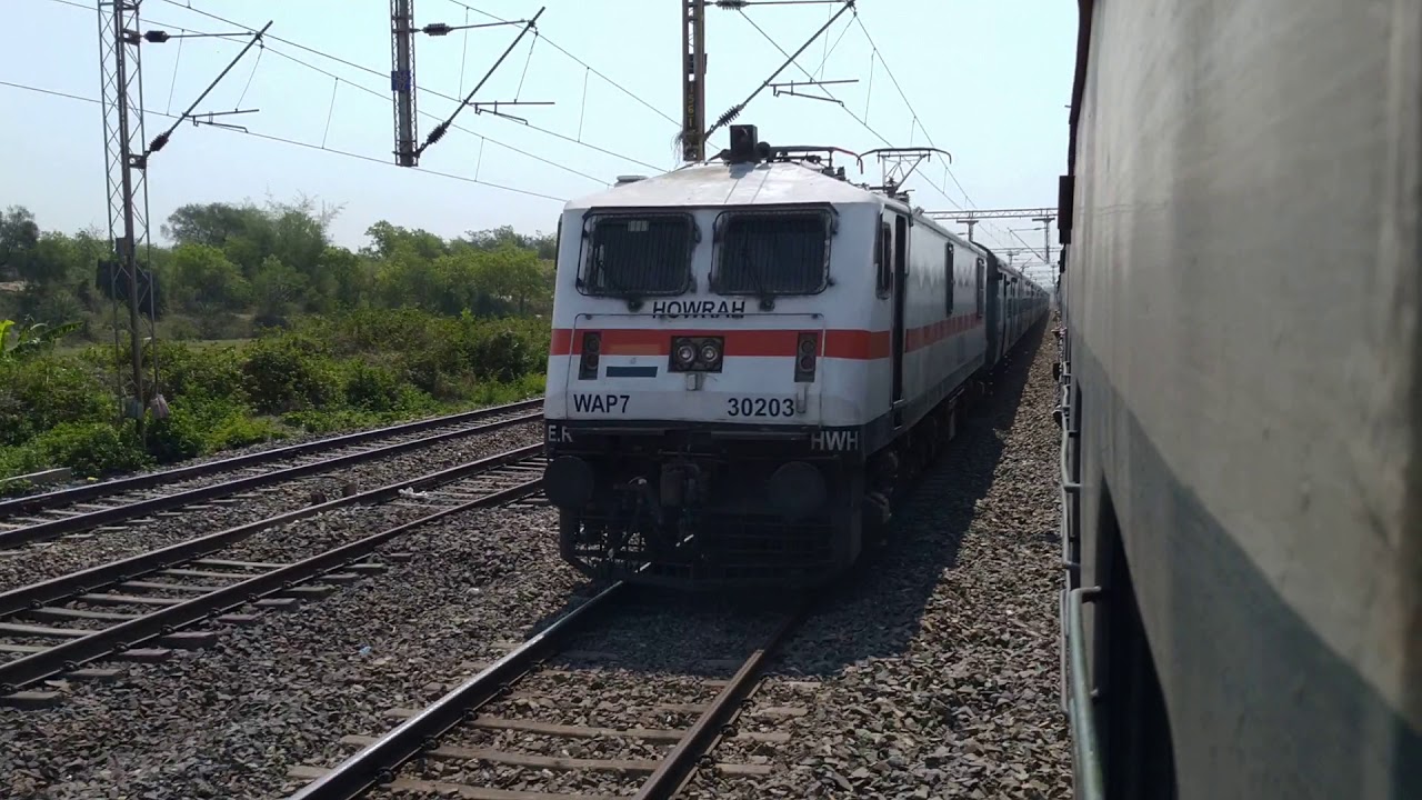 Amazing parallel overtake... Hool exp at 100+ vs Memu at 80+ !!!