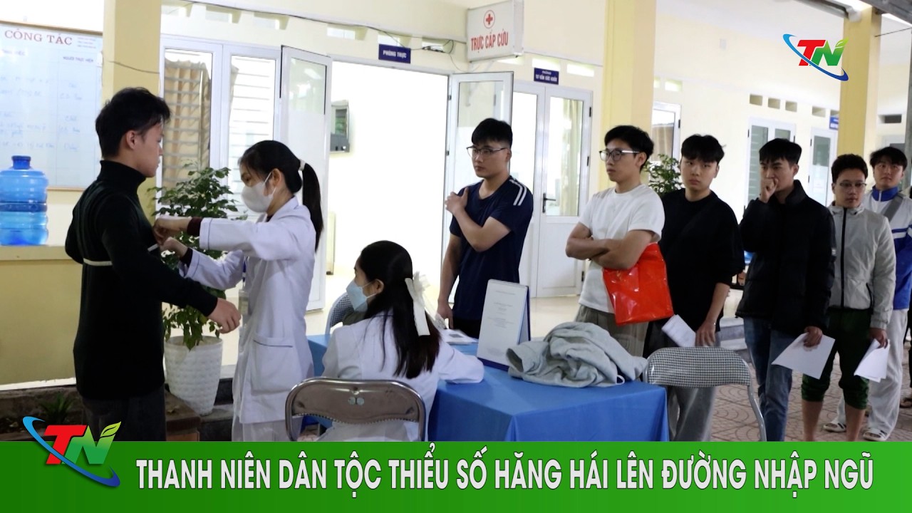 Thanh niên dân tộc thiểu số hăng hái lên đường nhập ngũ