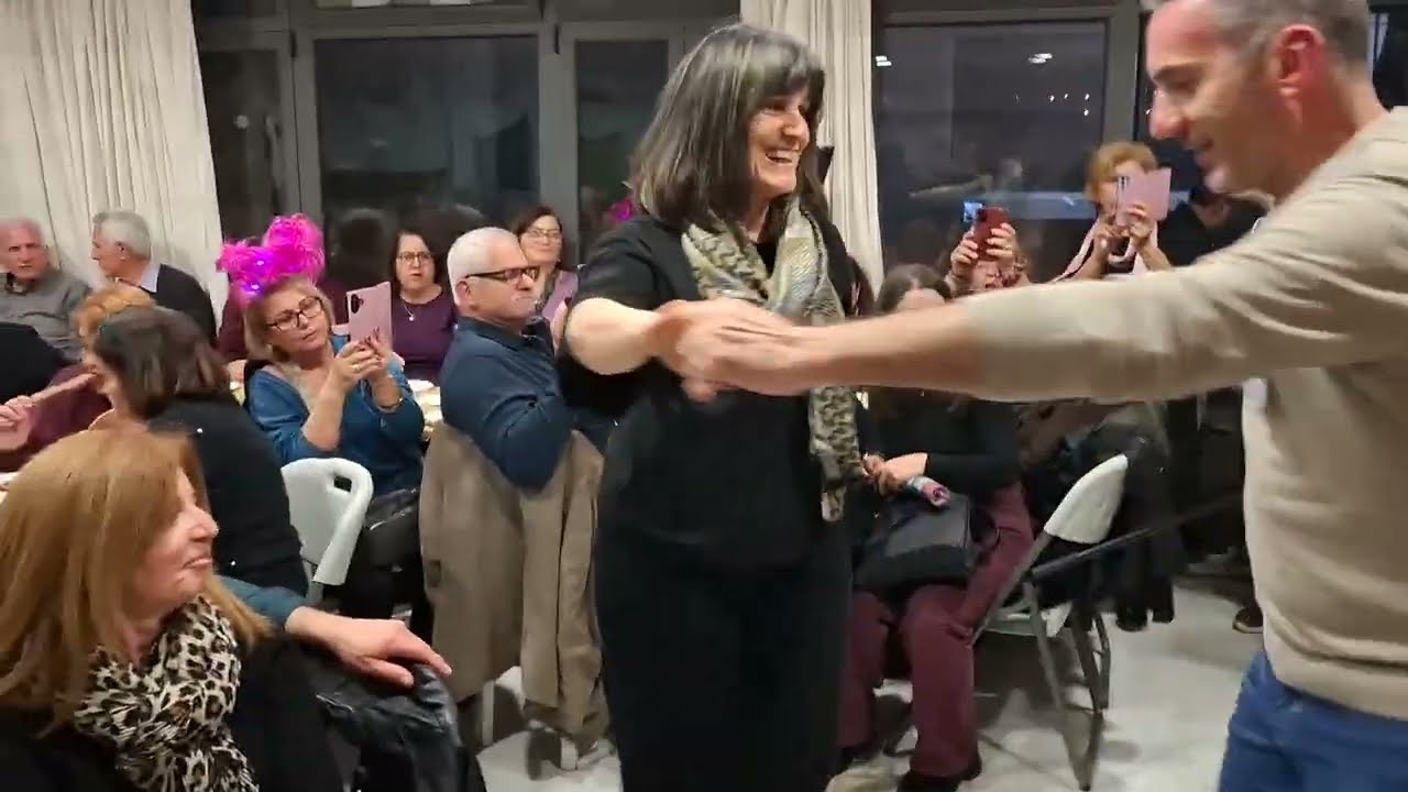 Βασίλης Βασιλάκης Νίκη Κοτάκη αποκριατικο γλέντι του Συλλόγου Φιλλωτιτών στου Ψυρρή