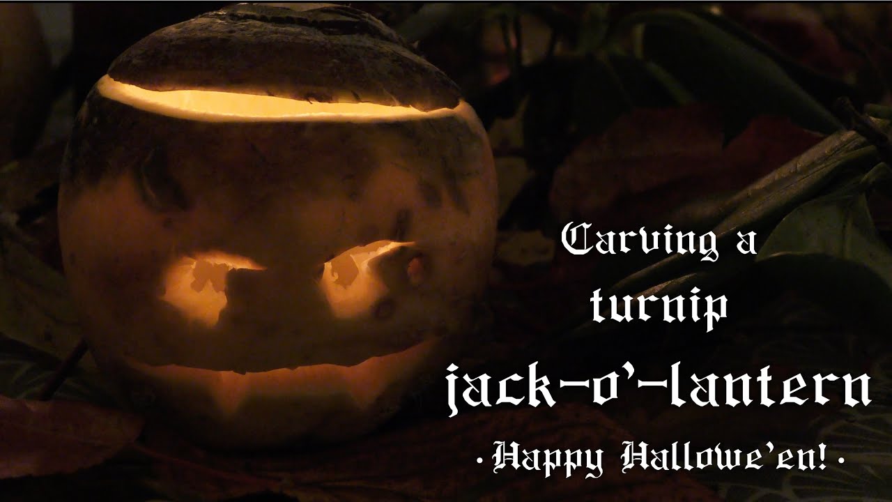 Carving a turnip jack-o’-lantern 🎃・Happy Hallowe’en! 🦇🕷🕸