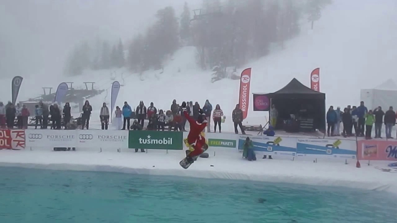 Luža kontest Krvavec - Ski / Snowboard sliding over a cold pool of water