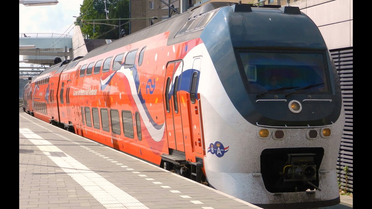 NS Omroepen (8x): station Utrecht Centraal + special bericht