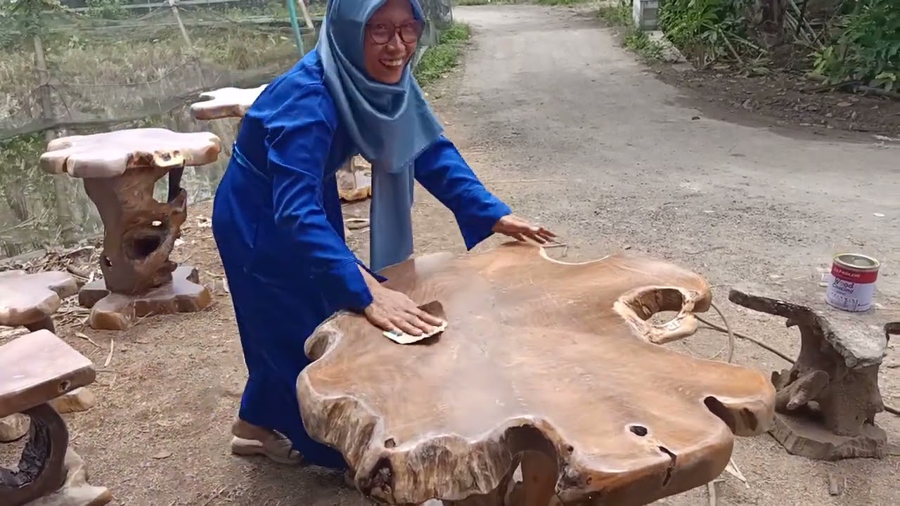proses kursi jamur mebeler akarjati IndahNardi timur lapangan Polsek Randublatung