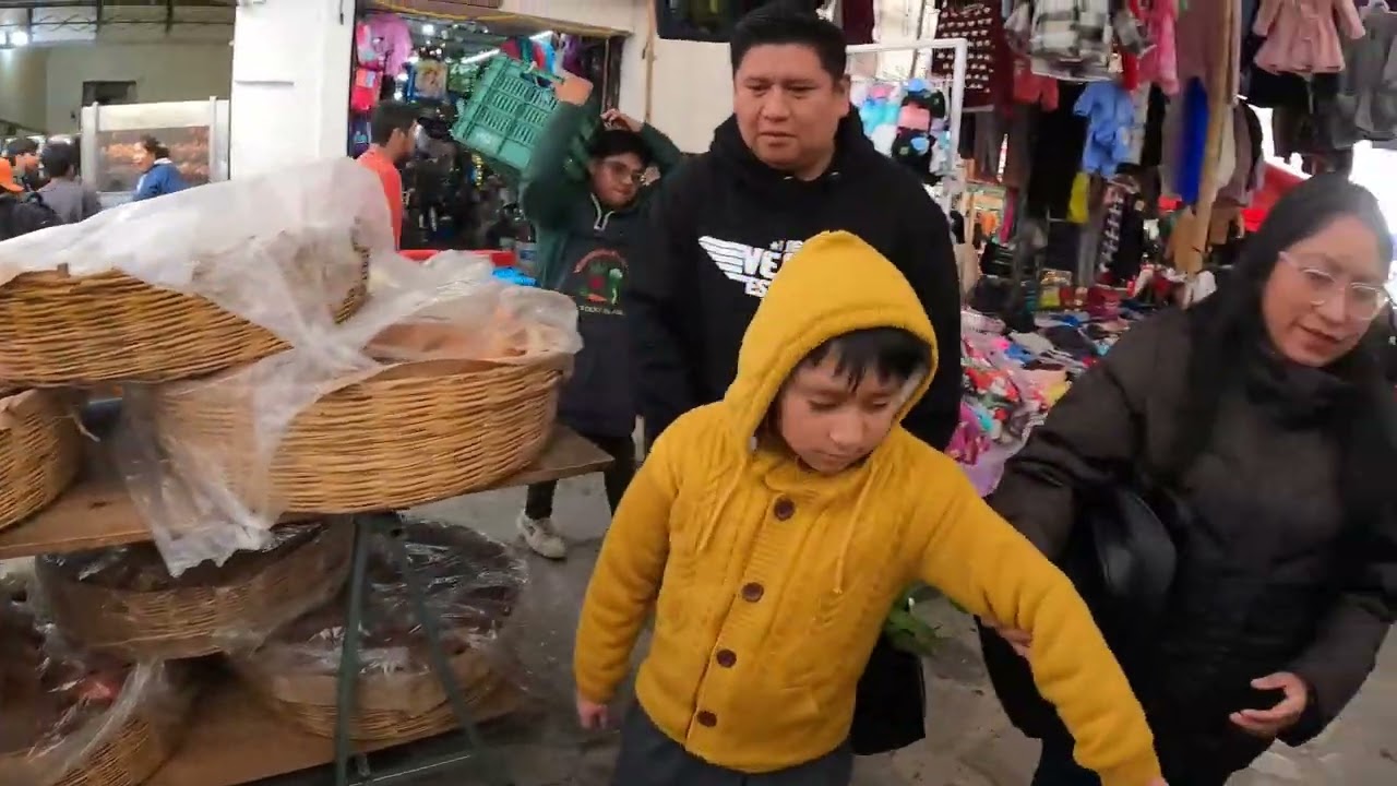 Cuetzalan, PUEBLA/Domingo de PLAZA, el TIANGUIS m&aacute;s grande de la REGION/Se practica el TRUEQUE🥩🍗🌮🧀
