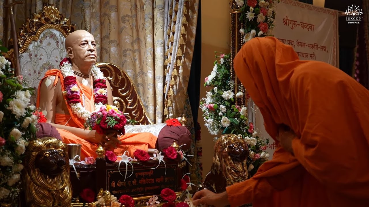 Guru Puja with H.H. Bhakti Vikasa Swami Maharaj at ISKCON Bhopal