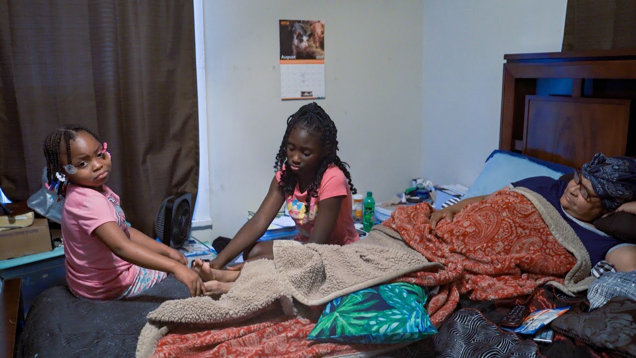 GRANNY FAKES INJURY TO GET GRANDKIDS TO WAIT ON HER HAND & FOOT😱😱😱😱😱!!!!