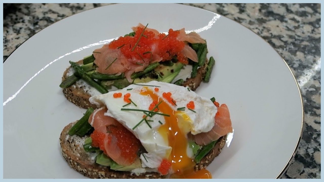 🥑 TOSTA DE SALMON AHUMADO CON HUEVO POCH&Eacute; 🍳