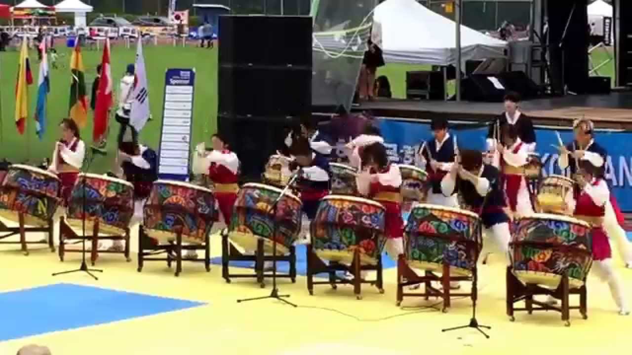 Amazing Korean drummers performing