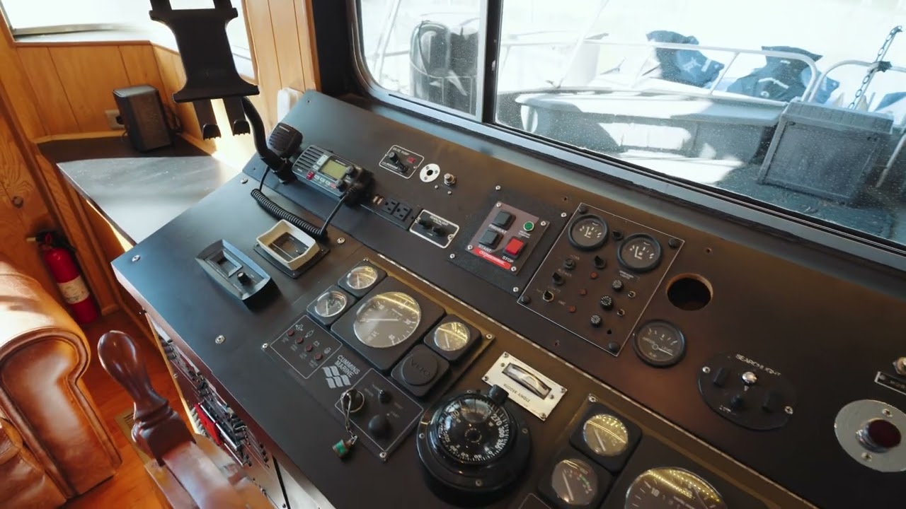 Sumerset Houseboat 16' x 68'