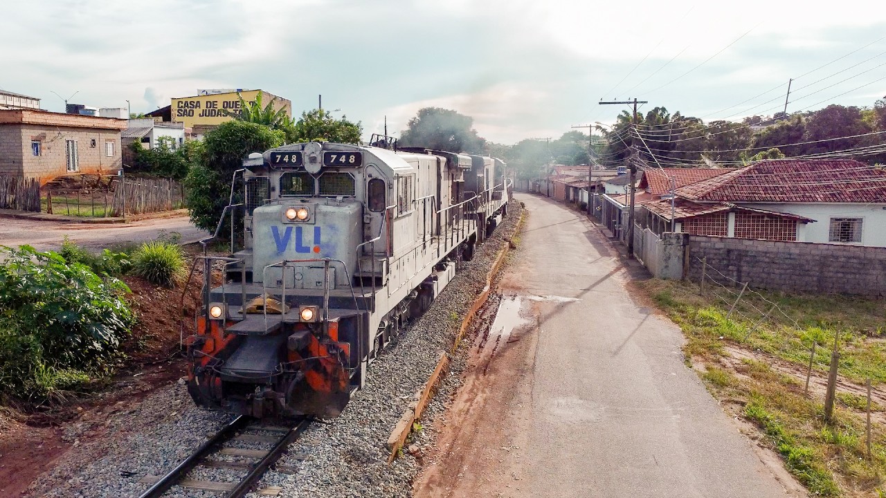 Por Que Esse Trem Precisa de 4 Locomotivas? Veja a Subida da Ferradura!