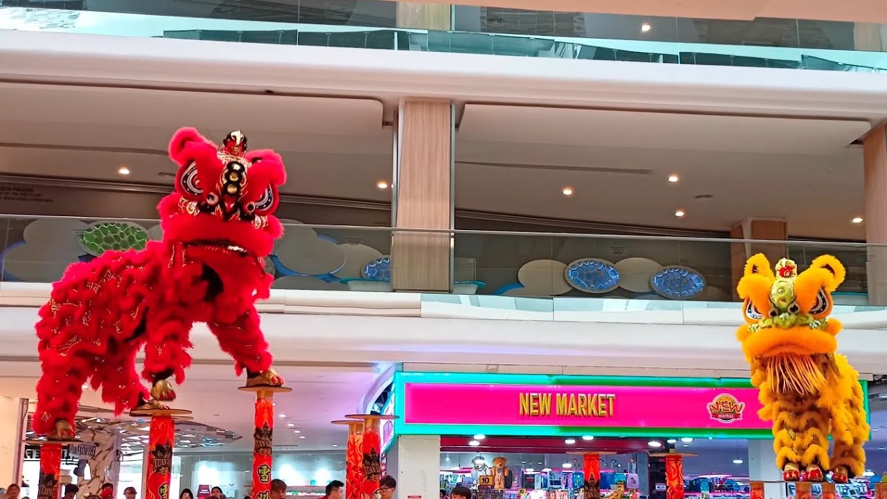 Acrobatic Lion Dance & 8 Lion Dance