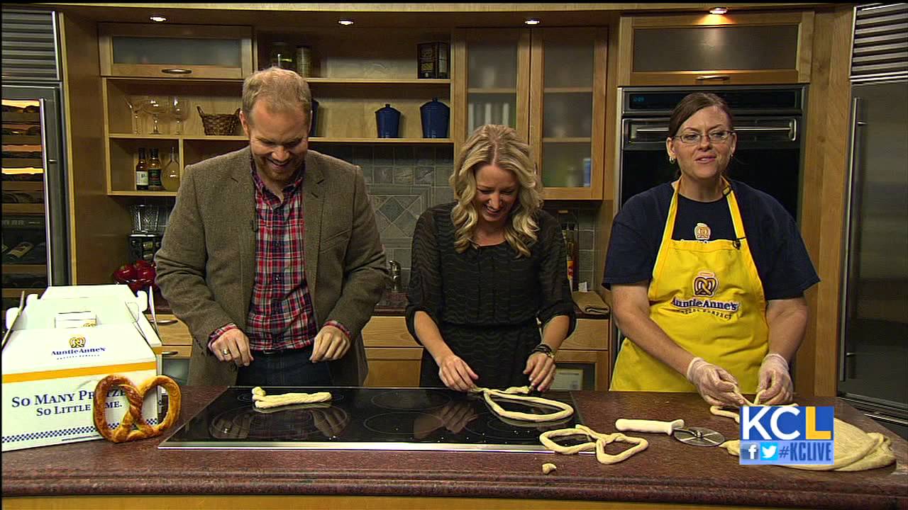 How to roll a soft pretzel at home