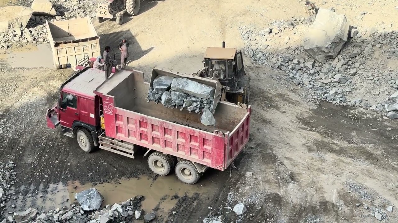 Caterpillar 966E Rock Loading Process &ndash; Full Operation