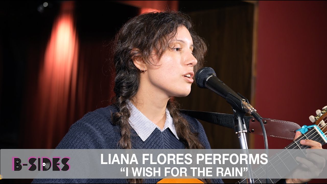 Liana Flores Performs 