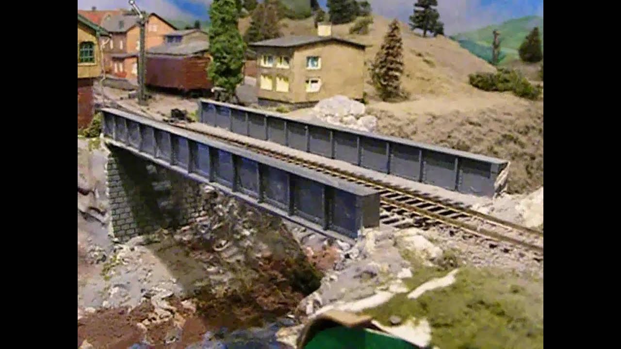 TT scale ~ A compact 3' x 6' TT120 european model railway ~ Spur TT ~ USA Trains ~ Film #13