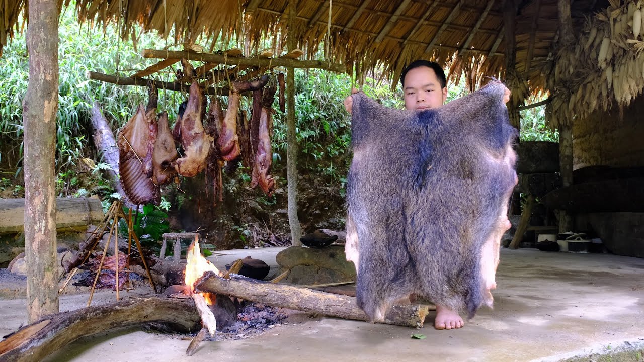 Primitive Skills: Animal hide, Smoked meat from wild boar, long-term food storage - Ep.155