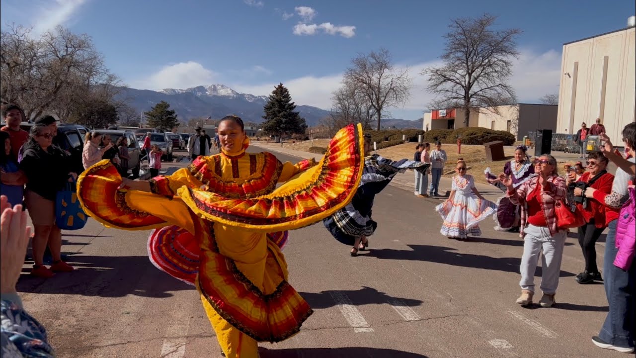Ballet Folklorico De La Raza at the Asian Pacific Market 