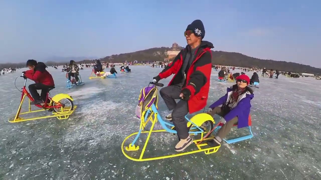北京颐和園昆明湖踩冰上單車