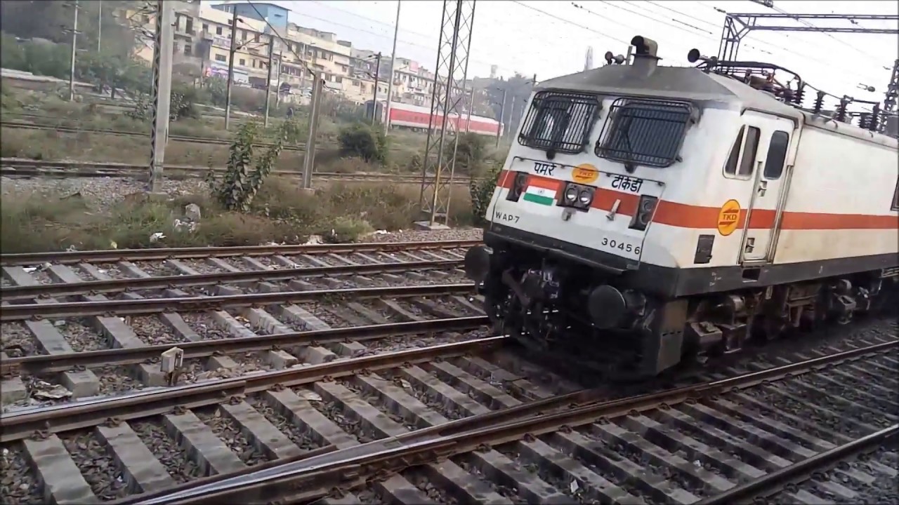 Entering New Delhi and spoting various loco's and trains.