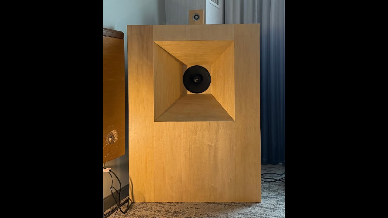 AXPONA 2025: Ребята из Chicago Horn посещают Altec, JBL, Klipsch, Avantgarde и т. д.