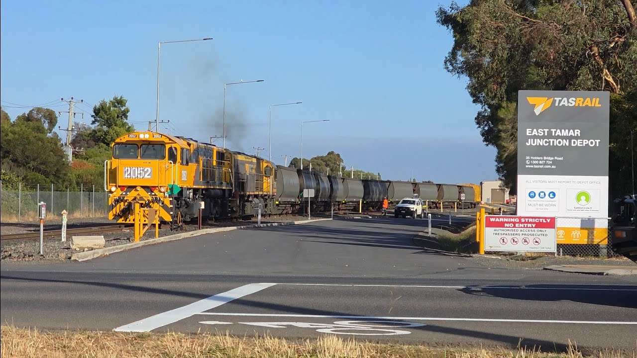 TasRail 2052 TR17 #53 train crossing Hoblers Bridge Road