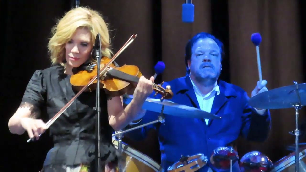 Robert Plant and Alison Krauss Mansfield, Massachusetts When the Levee Breaks