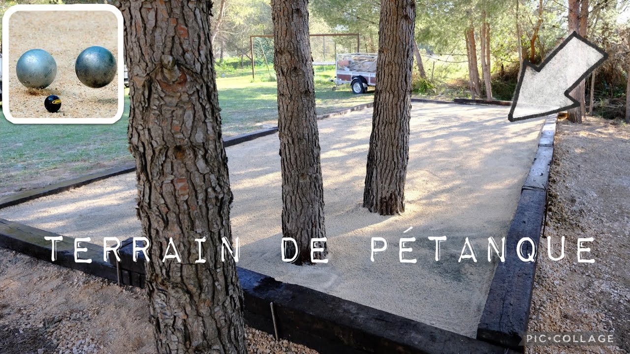 Construire son terrain de pétanque ( j'ajoute un produit spécial qui permet de durcir le sol ) 😏🔨