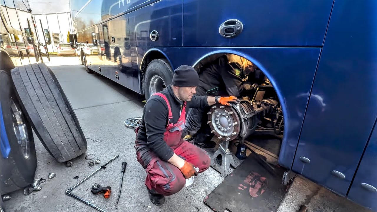Autobus Van Hool Astromega wymiana tulei zawieszenia. W tym przypadku trzeba się naprawdę napracować