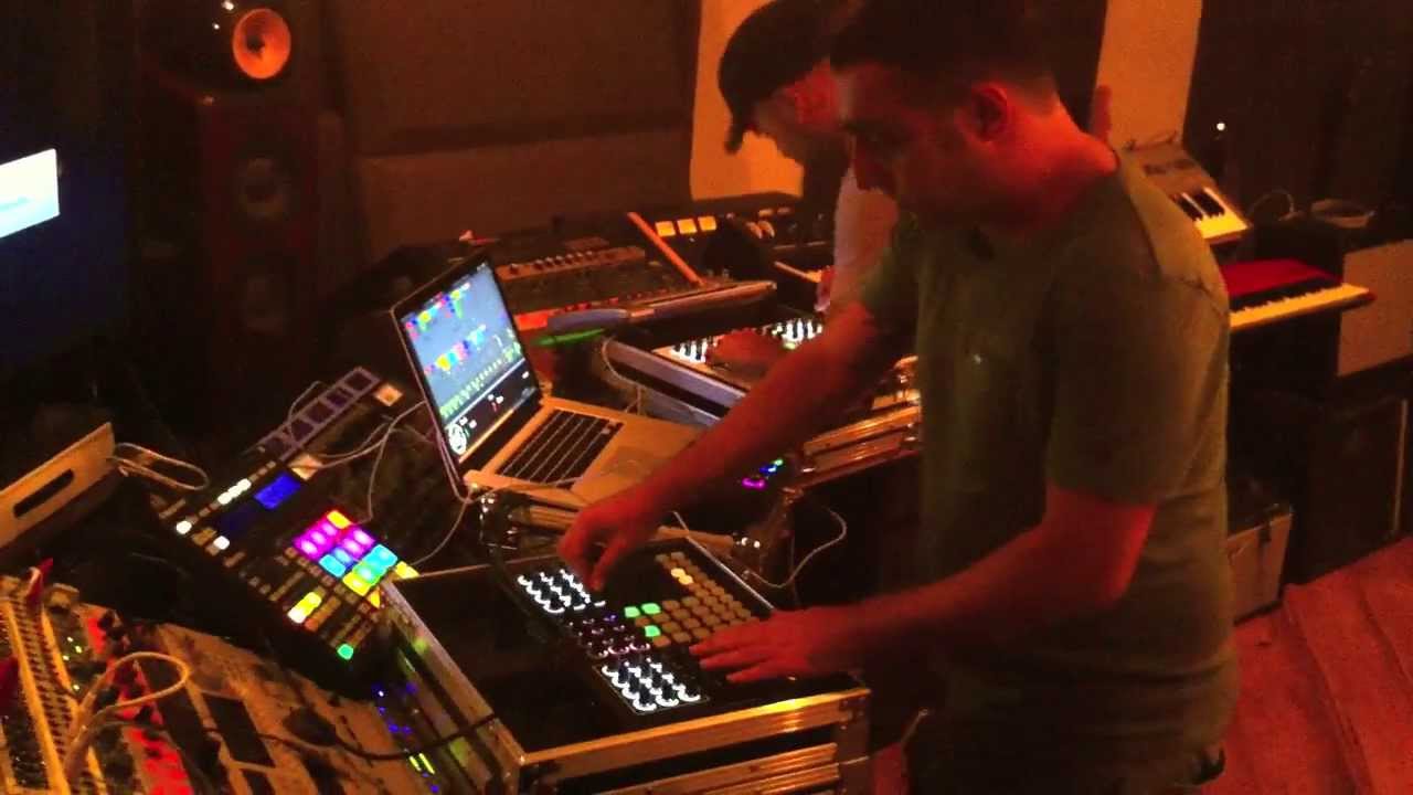 LOUD - LIVE STUDIO SESSION # 2 (Dr Who)