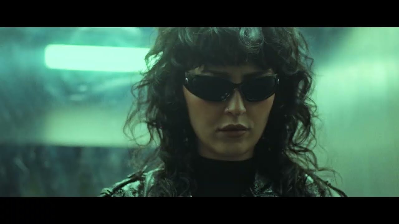 Claudia Kane - Surrender (Official Music Video)