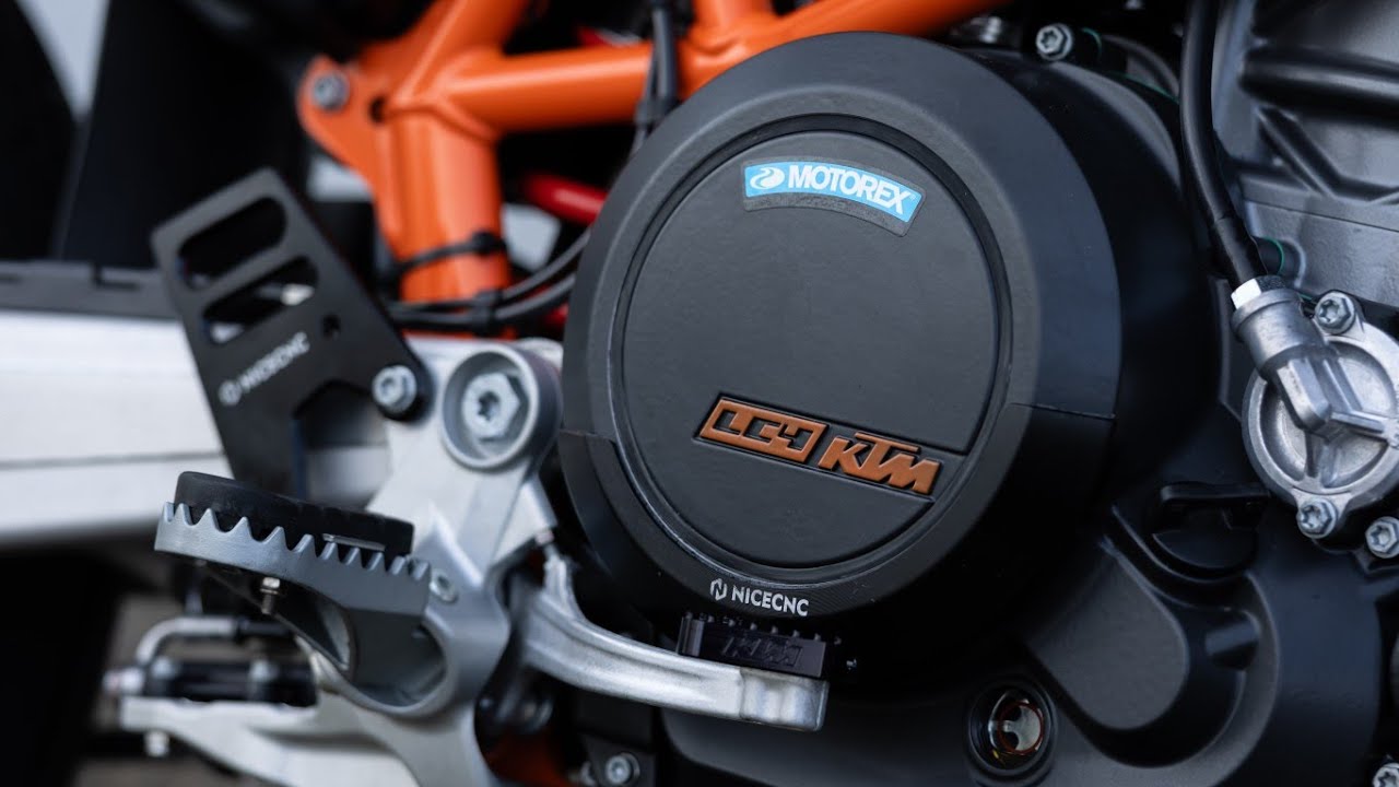 Подготовка к треку — первая замена масла — KTM 690 SMC R 2023 года